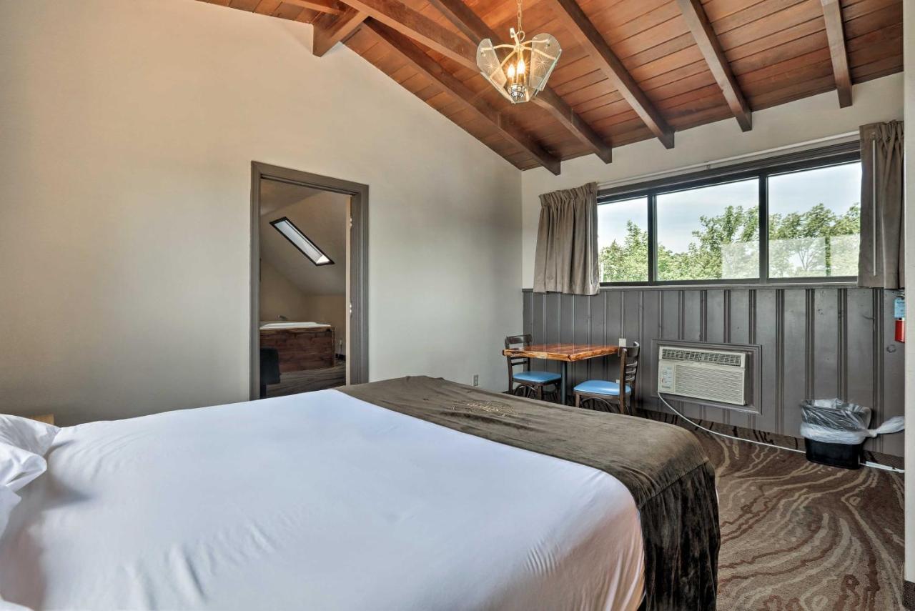 Burkesville Apt With Deck, Views And Pool Access! Exteriér fotografie